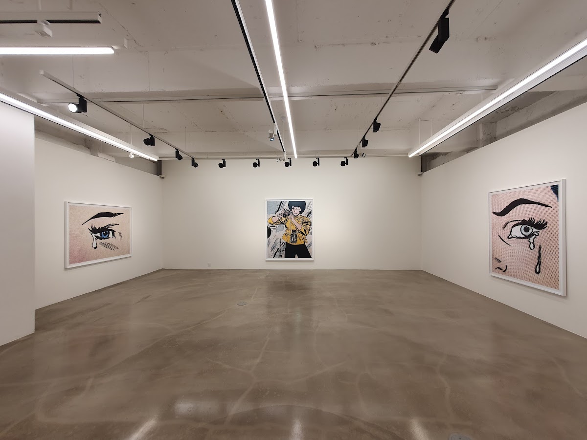 Gallery Baton 2