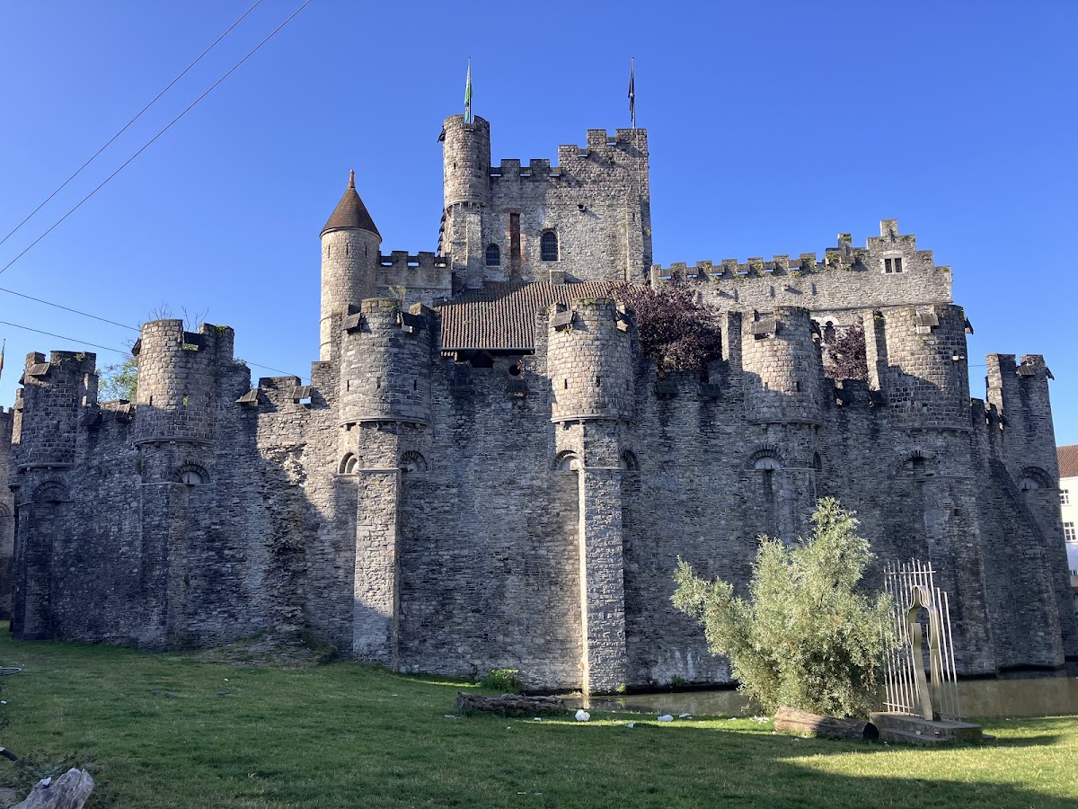 A 12th-Century Counts’ Castle in the Heart of Ghent