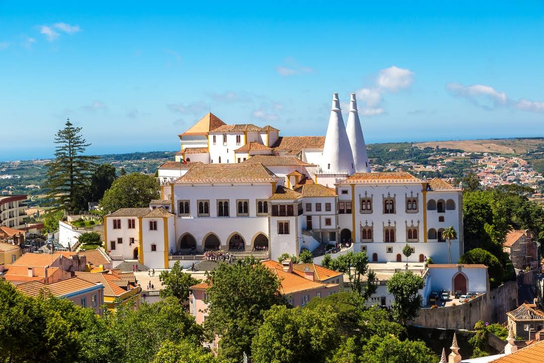 Ancient Mineral Time in the Shadow of Pena Palace