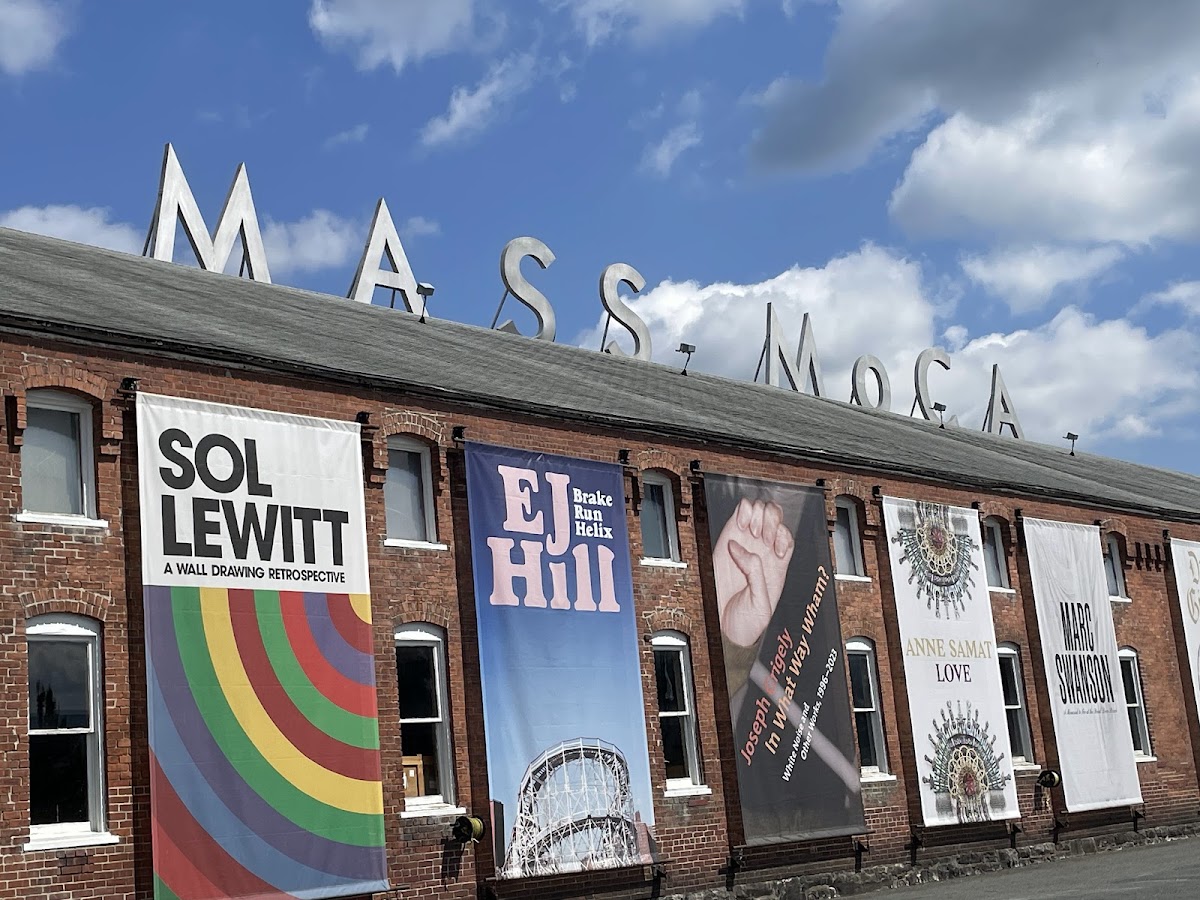 MASS MoCA — 매사추세츠 노스 애덤스, 공장 도시가 현대미술의 성지가 되다