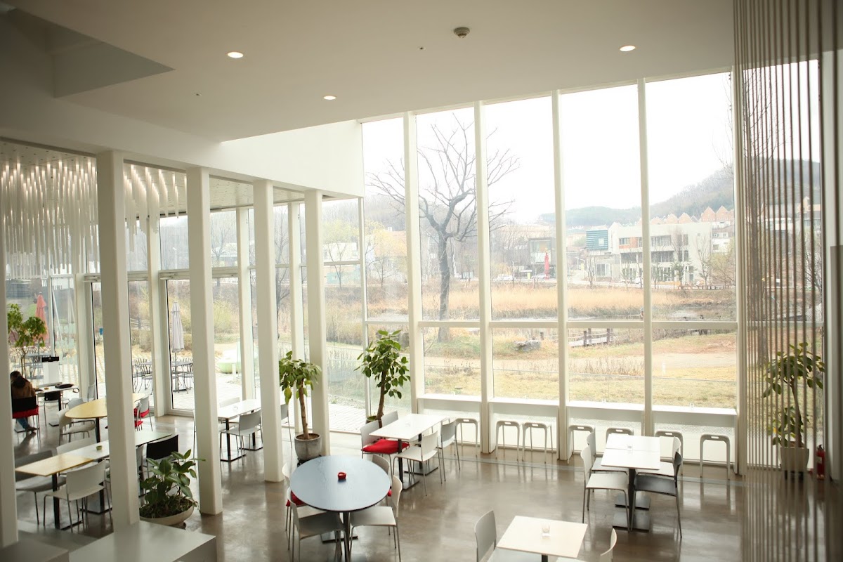 Art Center White Block 2