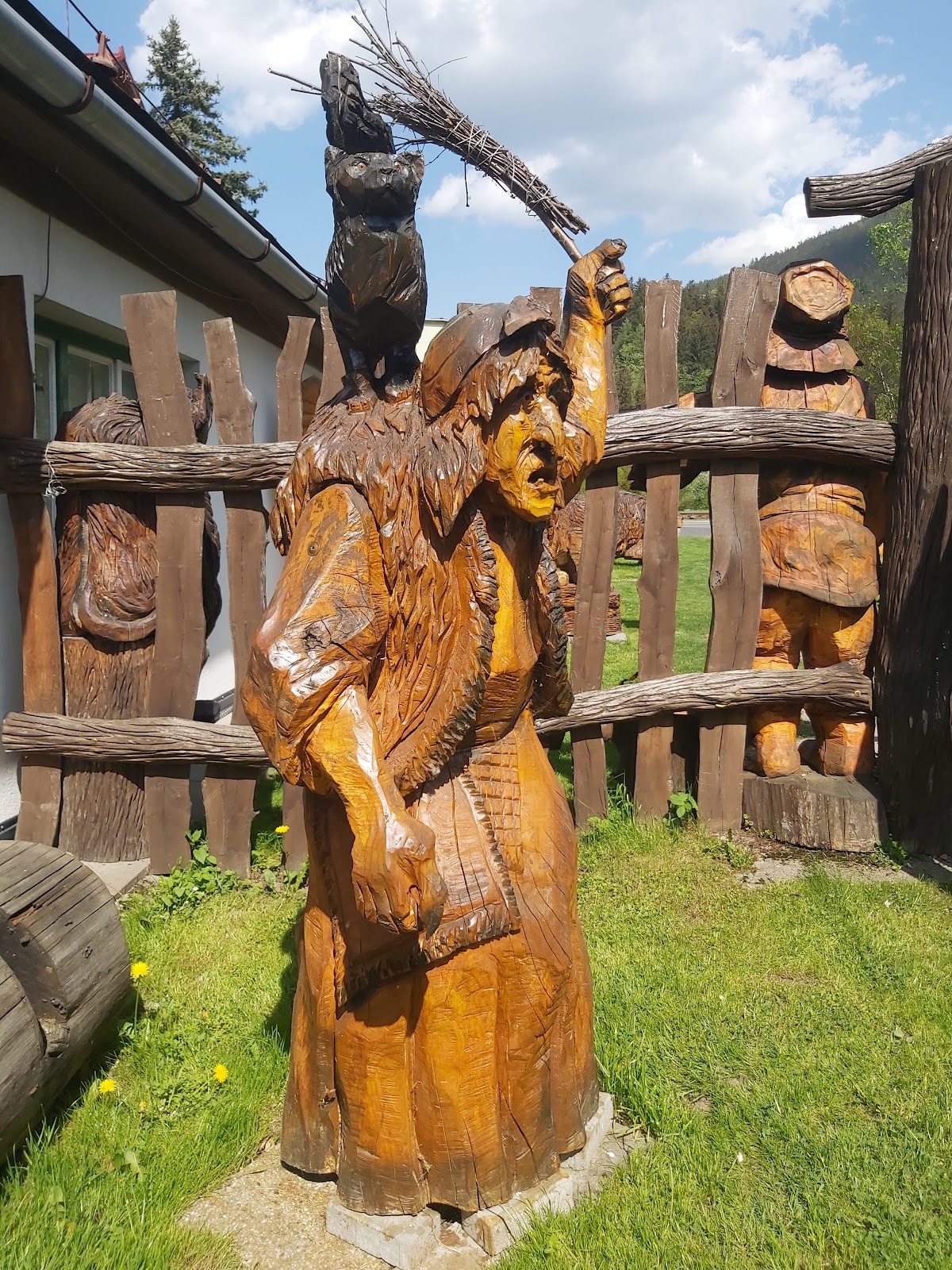 Ráj dřevěných soch 2